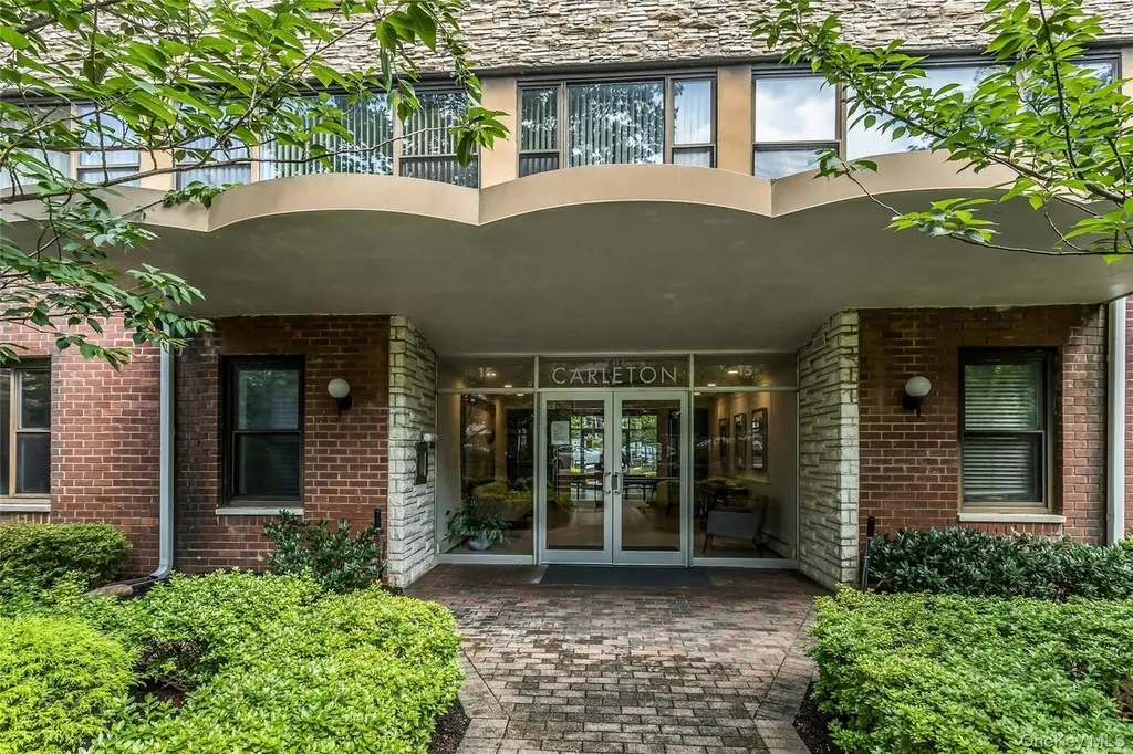 15 Hill Park Ave Unit 1C