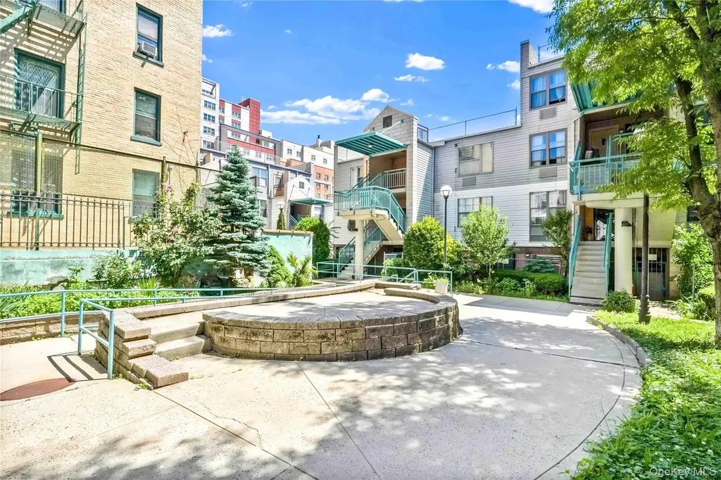 524 E 159th St Unit 2C