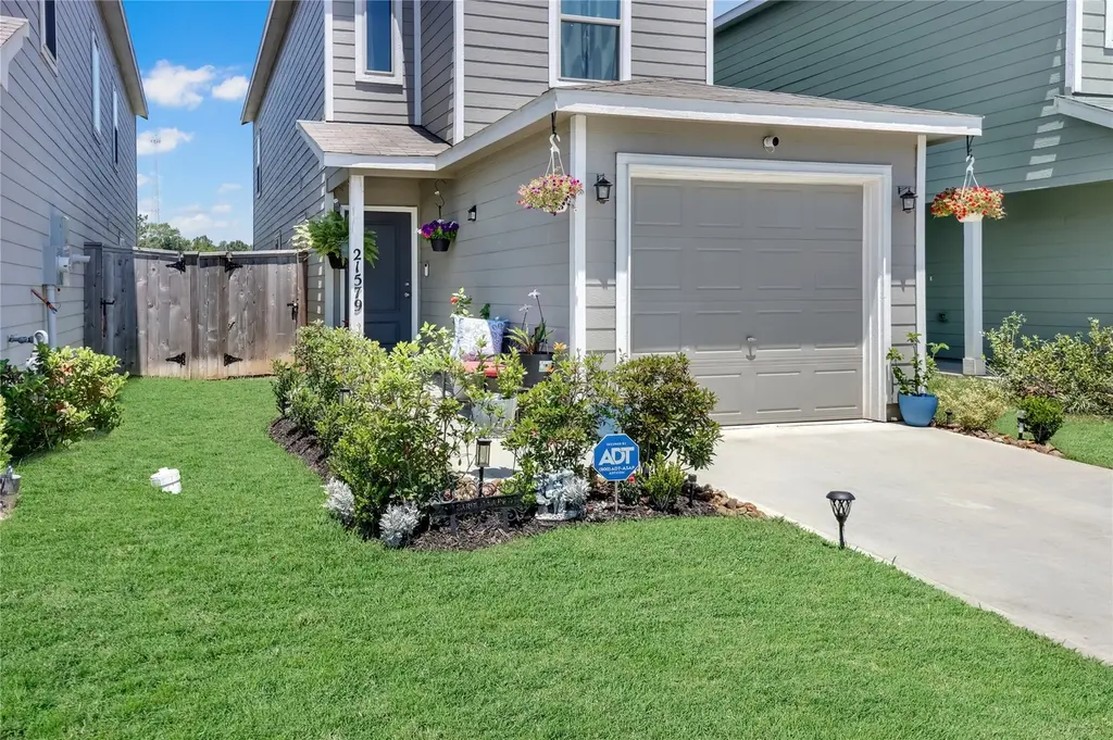 21579 Carosella Dr