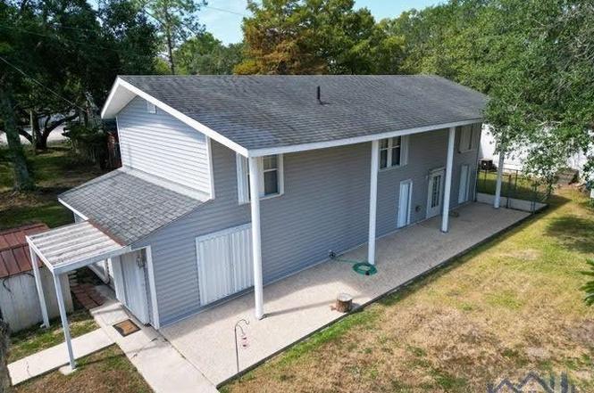 102 Riverbend St
