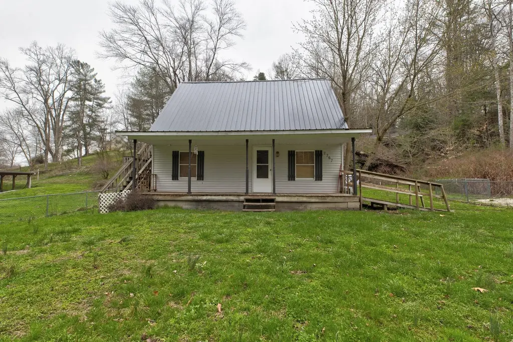 2767 Grahn Rd