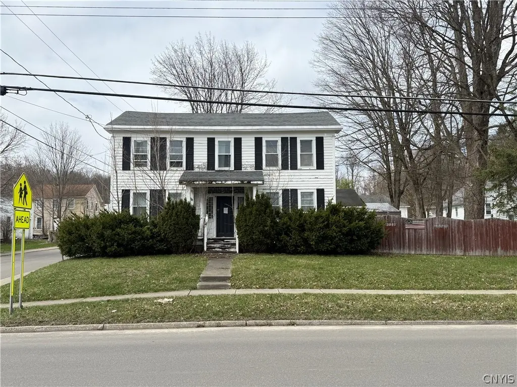 9 E Main St