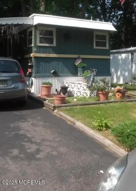 10 Nicholas Blvd