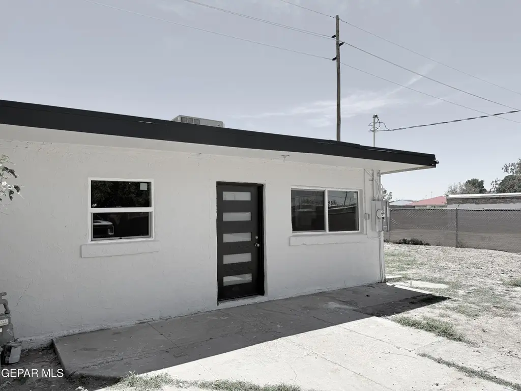 1921 E San Antonio Ave