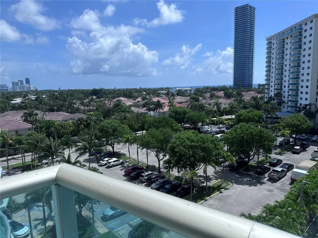 19380 Collins Ave #712