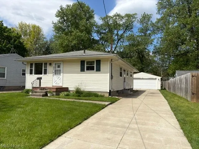 852 Manitou Ave