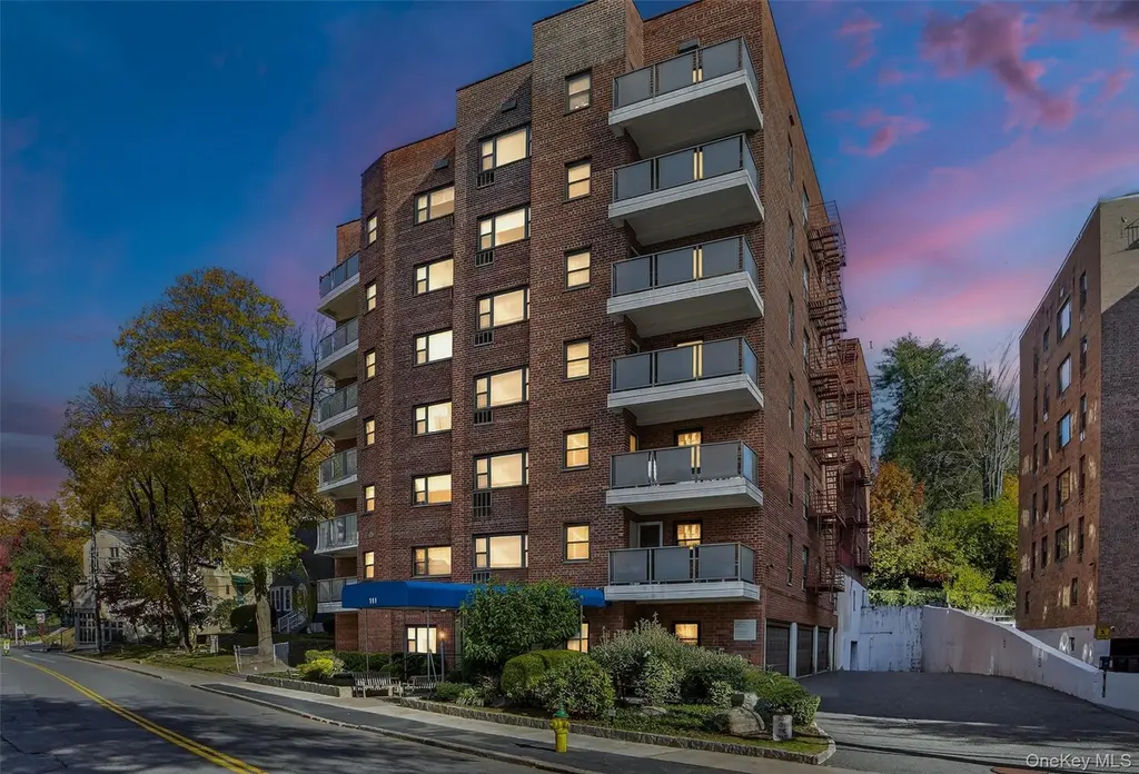 111 E Hartsdale Ave Unit 3E