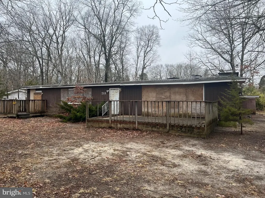 711 Woodland Dr
