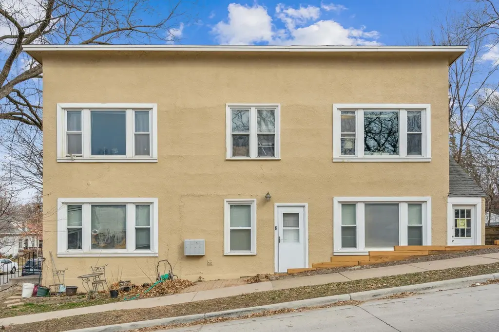 3201 Polk St NE