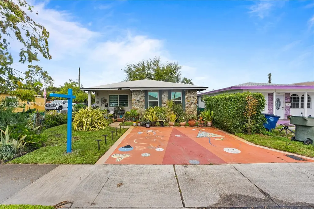 720 NW 4th St