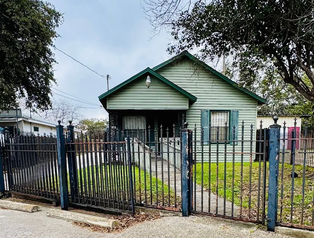 414 Vine St