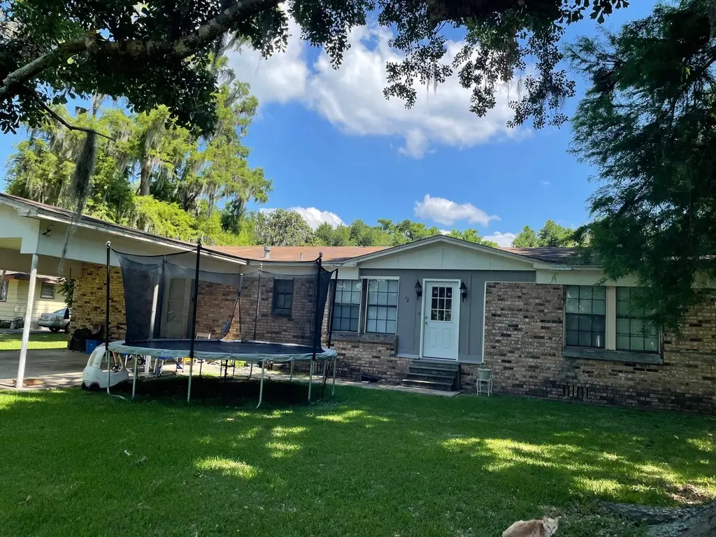 12 Fernwood Dr