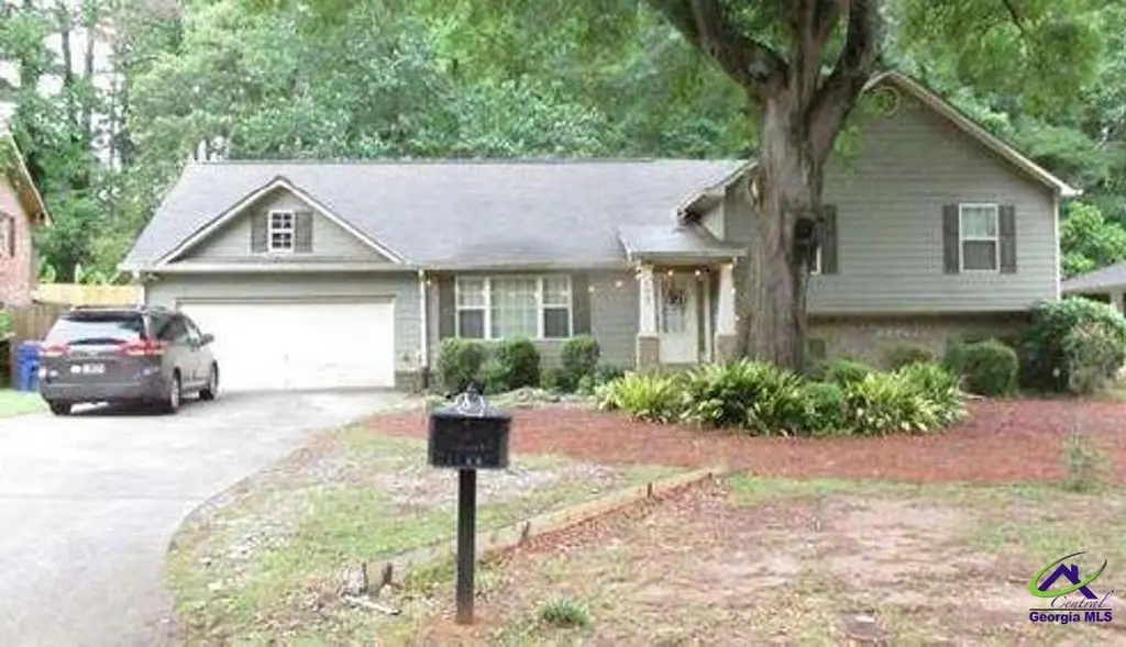 1060 Hilburn Dr