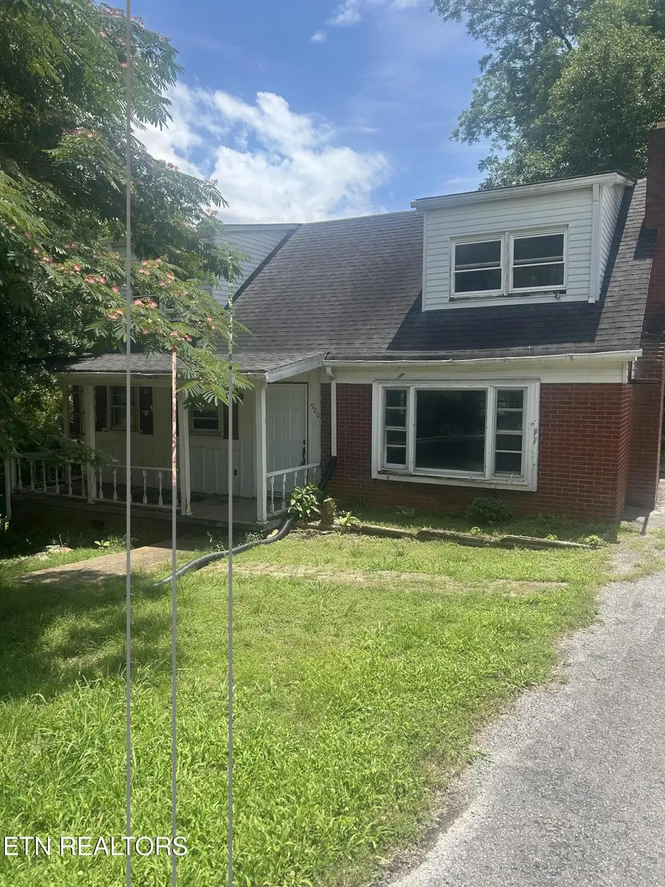 900 W 2nd Ave