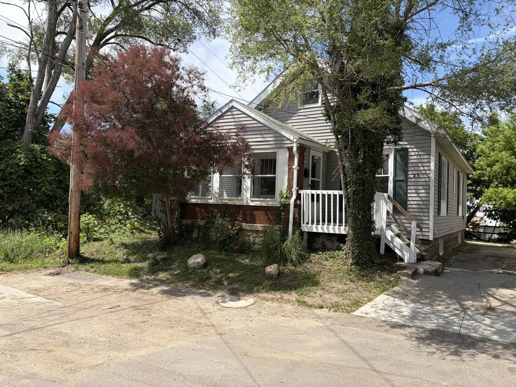 25 Page St NE