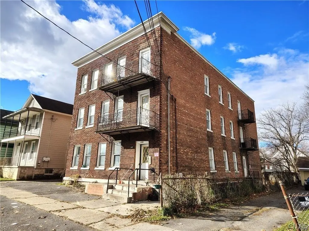 418 Bacon St