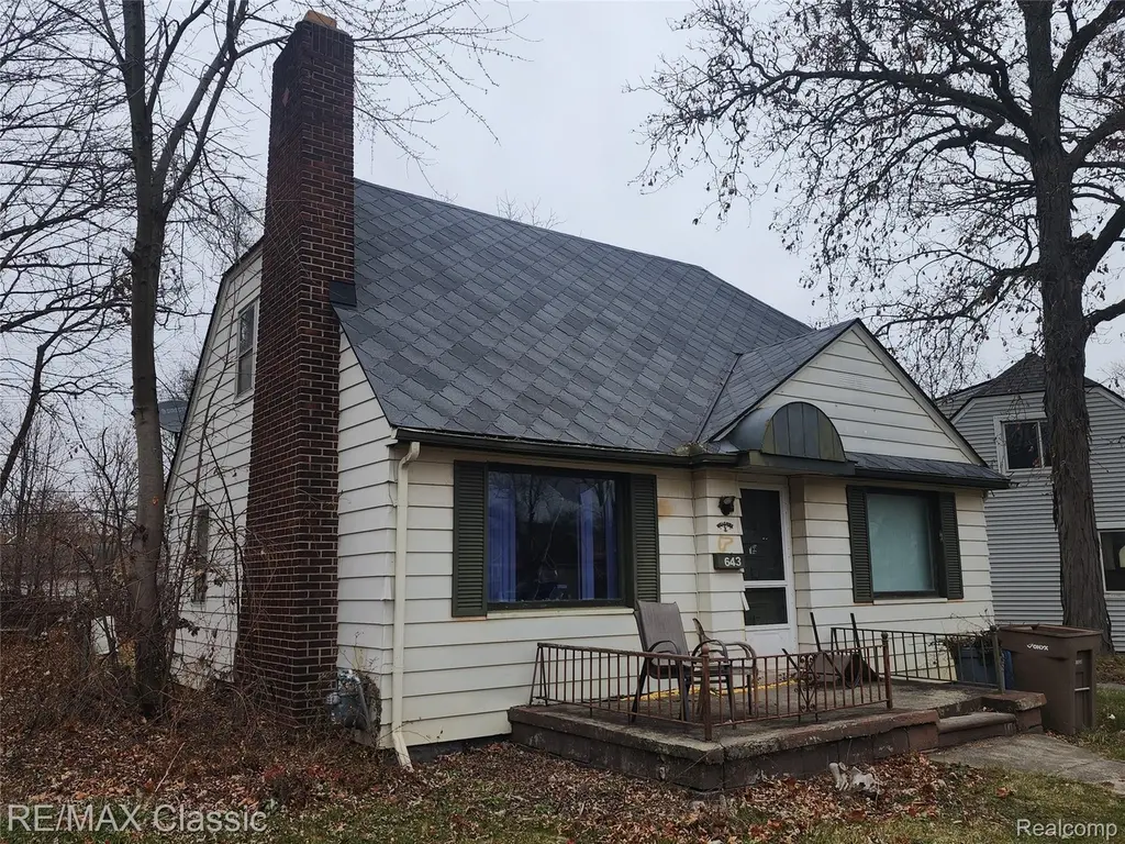 643 E Kennett Rd