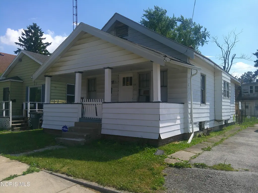 729 Chicago St
