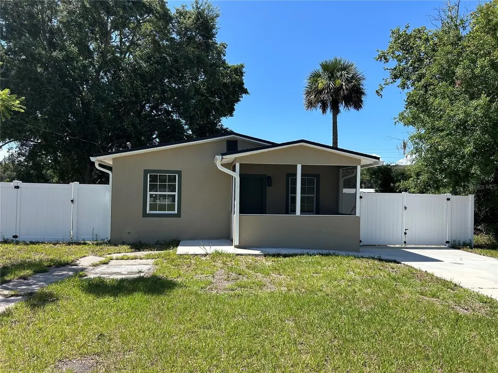 719 Lucky St