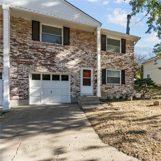 7189 NW Chapel Woods Ln