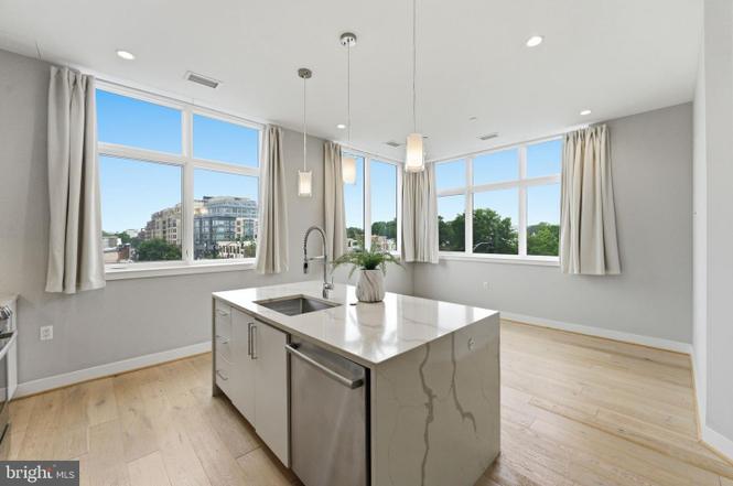 646 H St NE #304