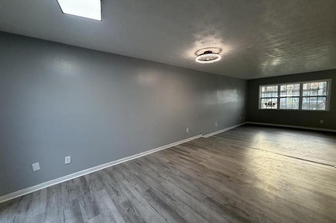 6137 Tuscony Cir