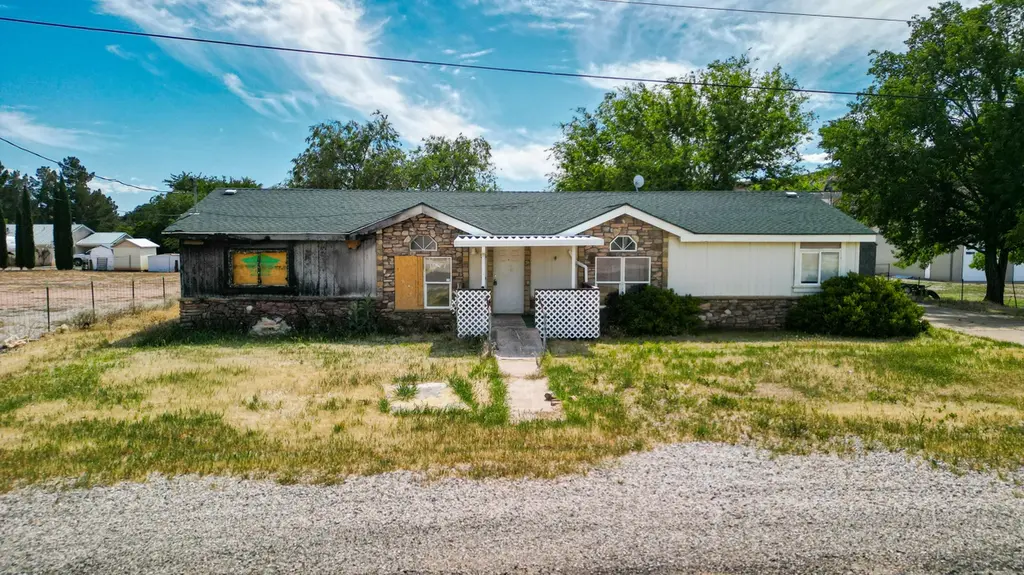 35 W Pecan Ln