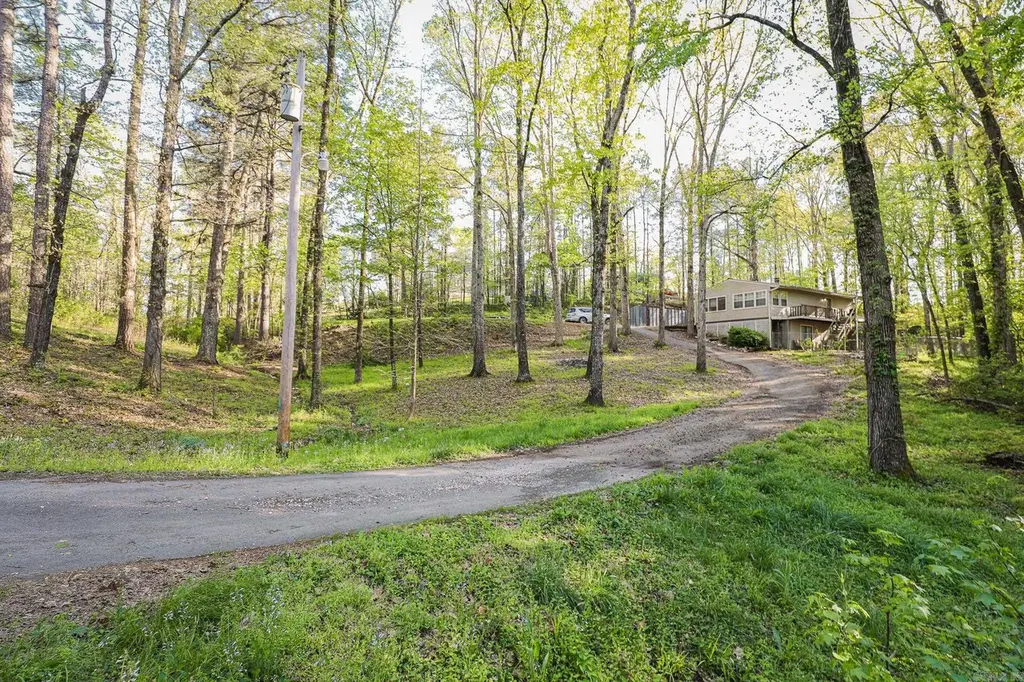 2215 Gwin Ln