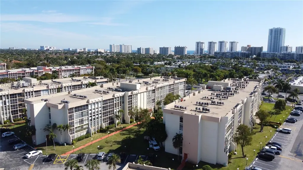 851 Three Islands Blvd #411