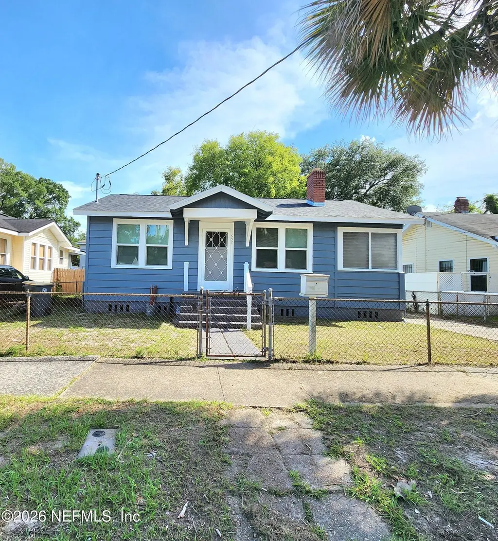 632 Ivy St