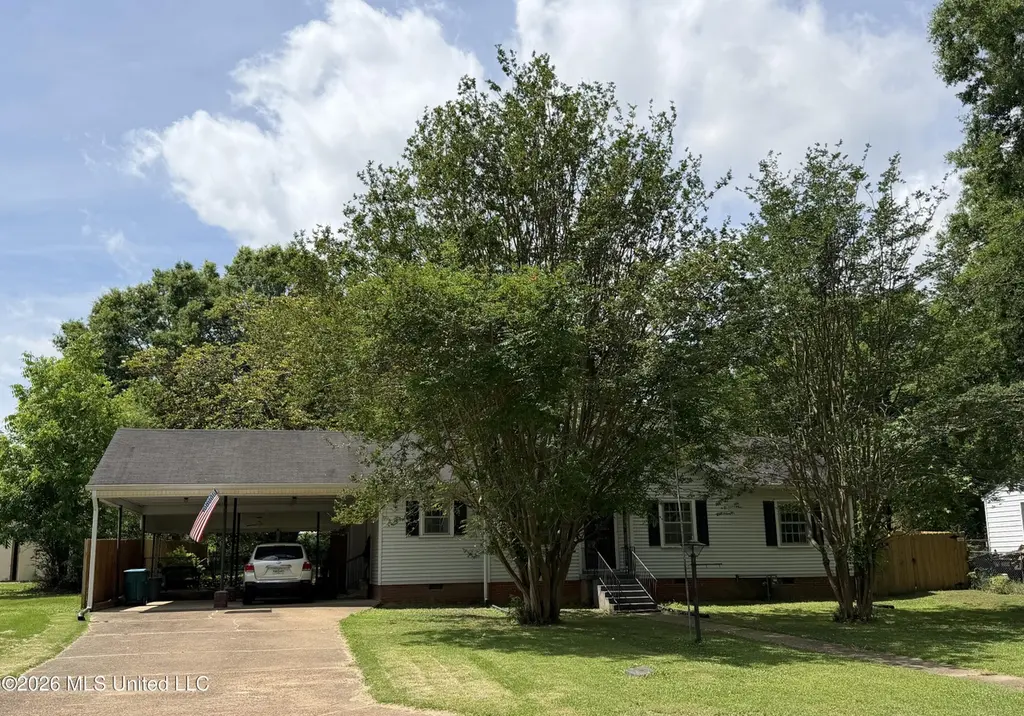 323 Hightower St