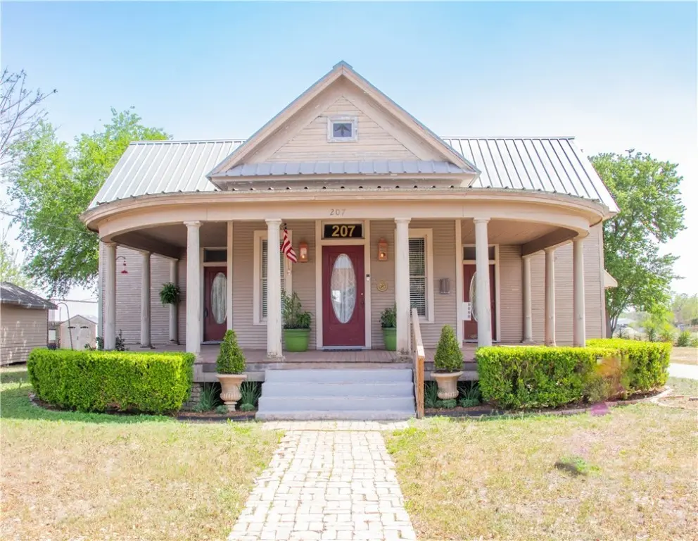 207 W Carter St