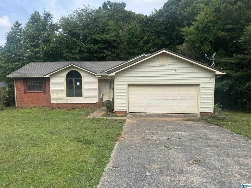 1509 Louise Dr SE