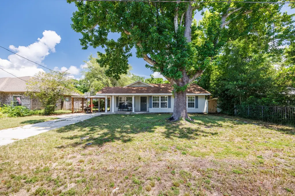 209 Michael Ave