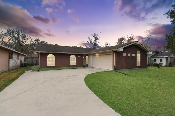 2223 Fairgreen Dr
