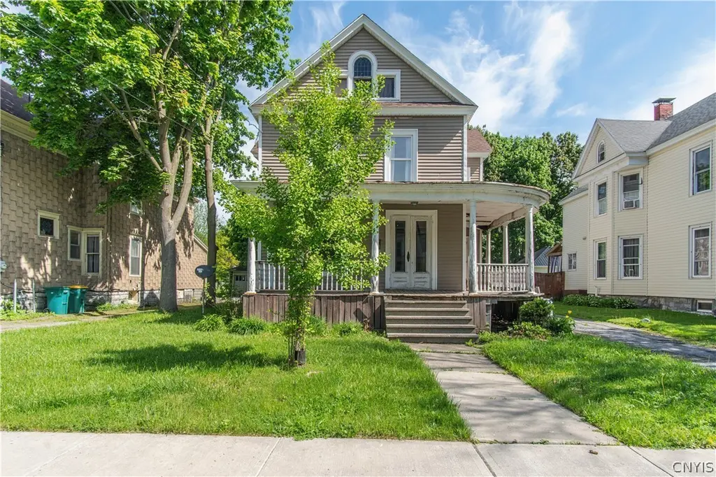 307 Flower Ave E