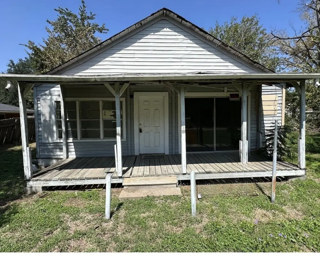 302 W Jackson