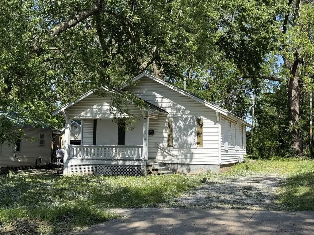 2340 N Franklin Ave