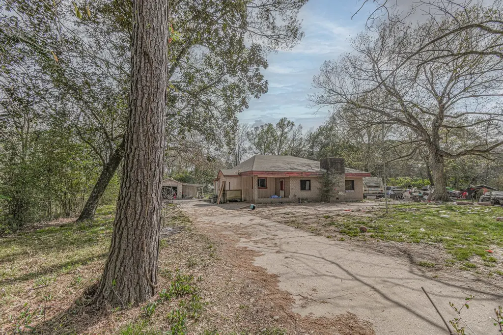 24786 Pecan Dr