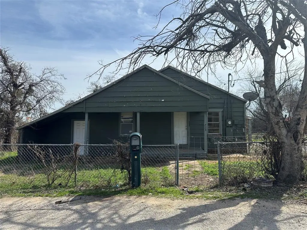 713 Wright Ct