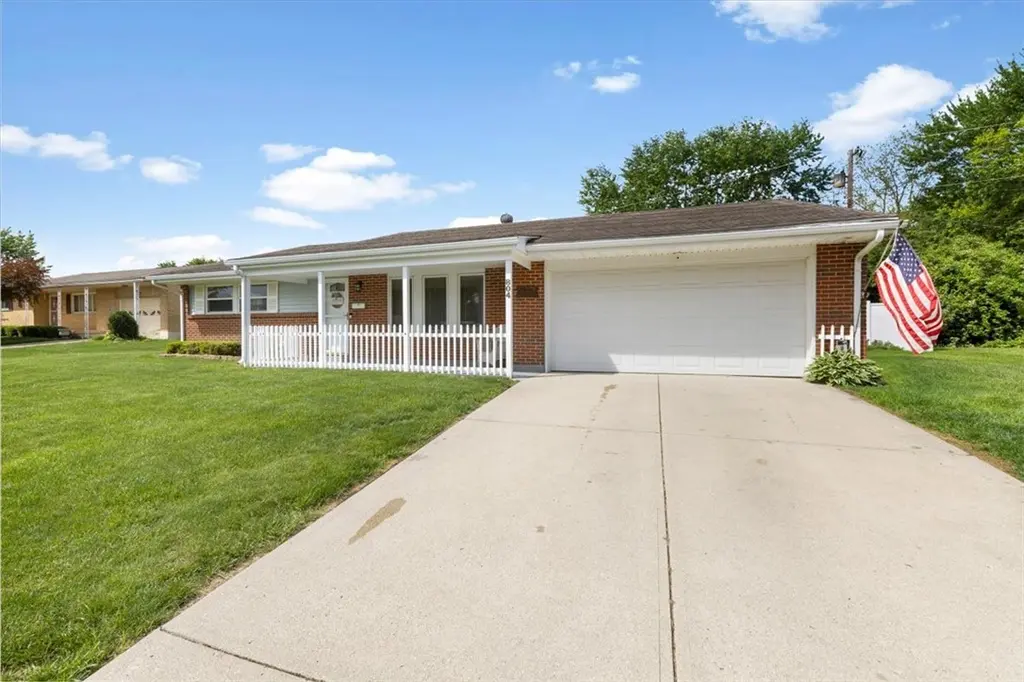 804 Treherne Ln