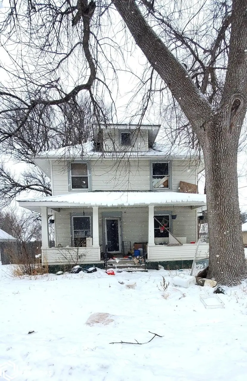 103 W 4th St