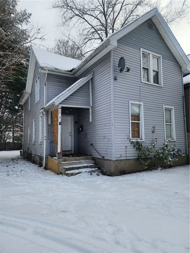 2 Hollister St