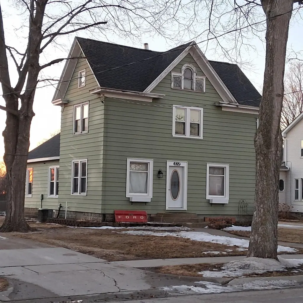 512 S Main St