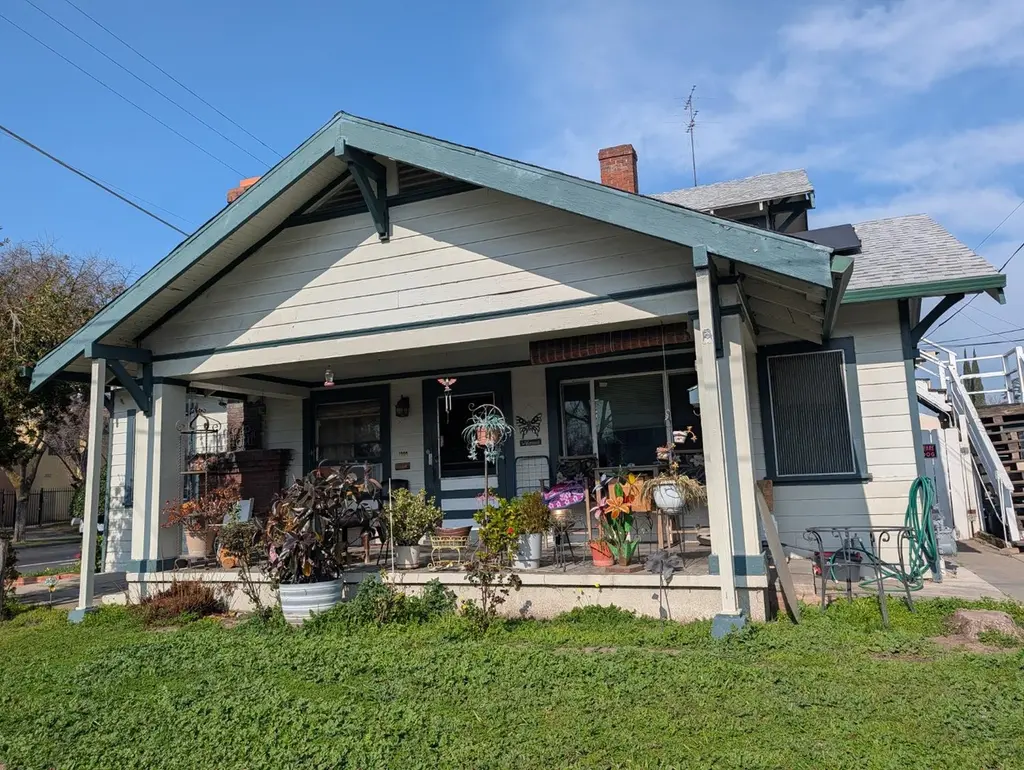 1900 N Eldorado