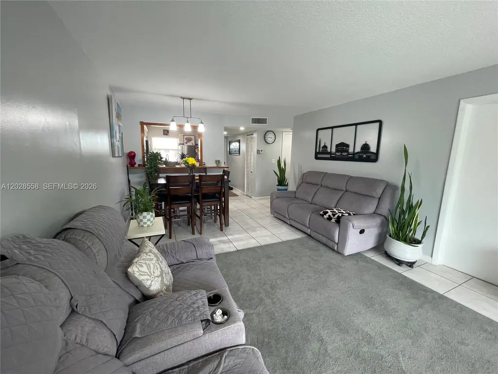 9281 Sunrise Lakes Blvd #209