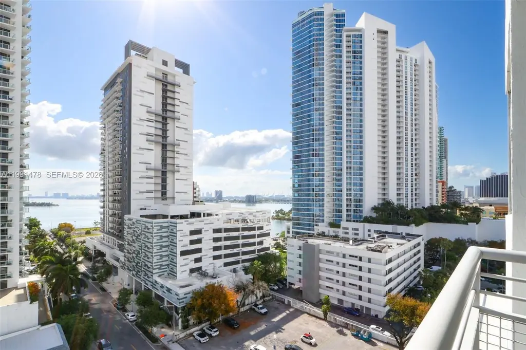 2200 NE 4th Ave #1002