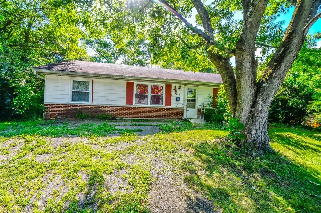 912 Greenheart Dr