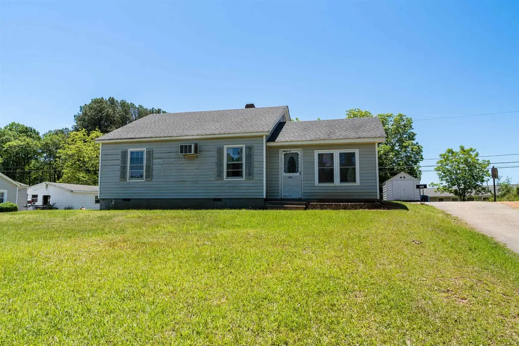 747 N Main St
