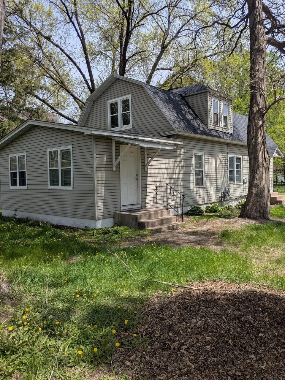 306 4th Ave S